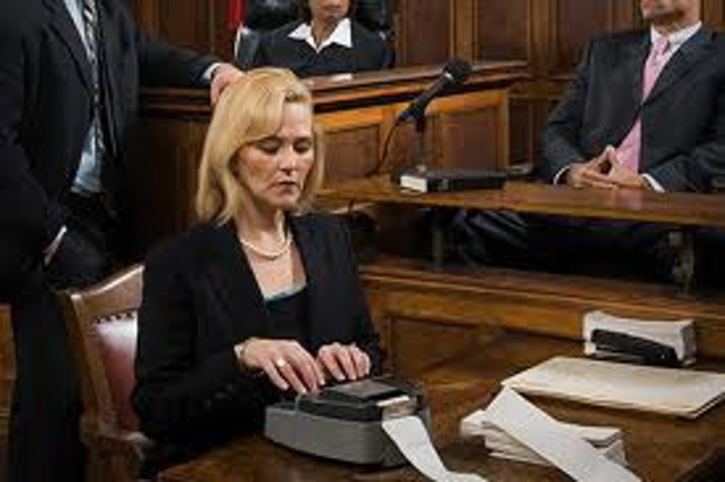 <p>(n) court officer who records, word for word, everything that is said as part of the trial (thư kí tòa án)</p>