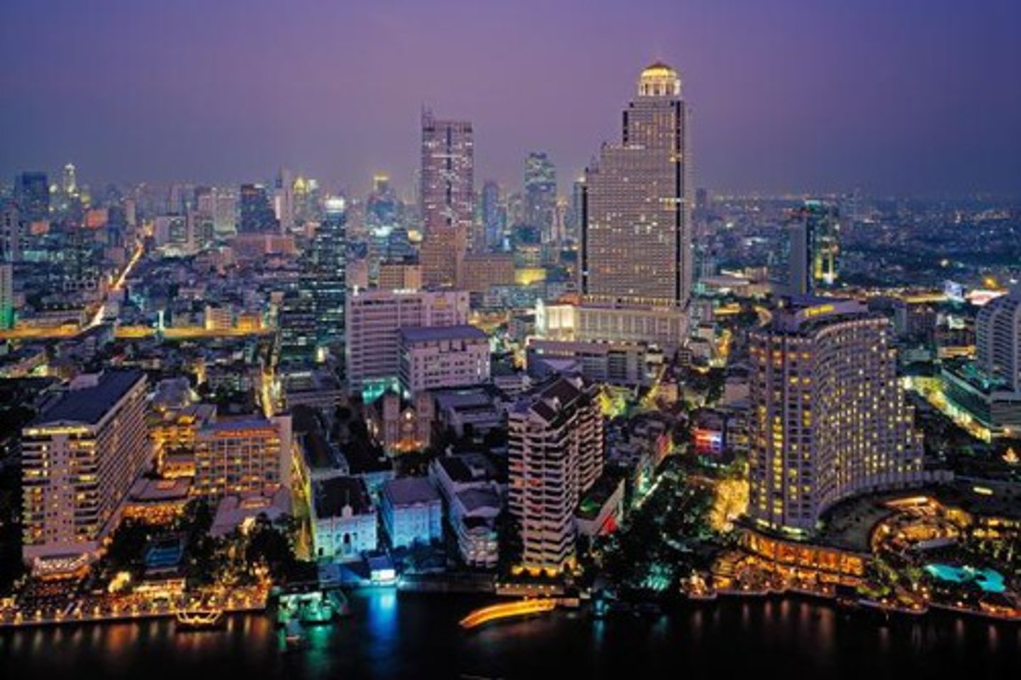 <p>A country's leading city, disproportionately large and functionally more complex than any other; a city dominating an urban hierarchy composed.</p>