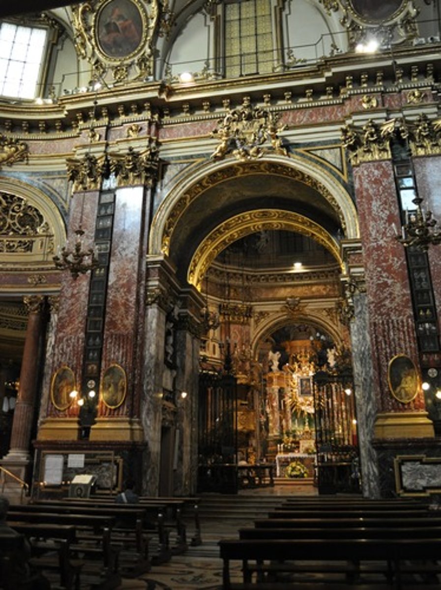 <p>-highly ornate decorative art/architecture that flourished in Europe in the 17th century</p>