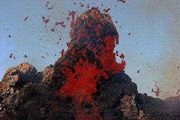 <p>A small spatter cone that forms on the surface of a lava flow (usually pahoehoe).</p>