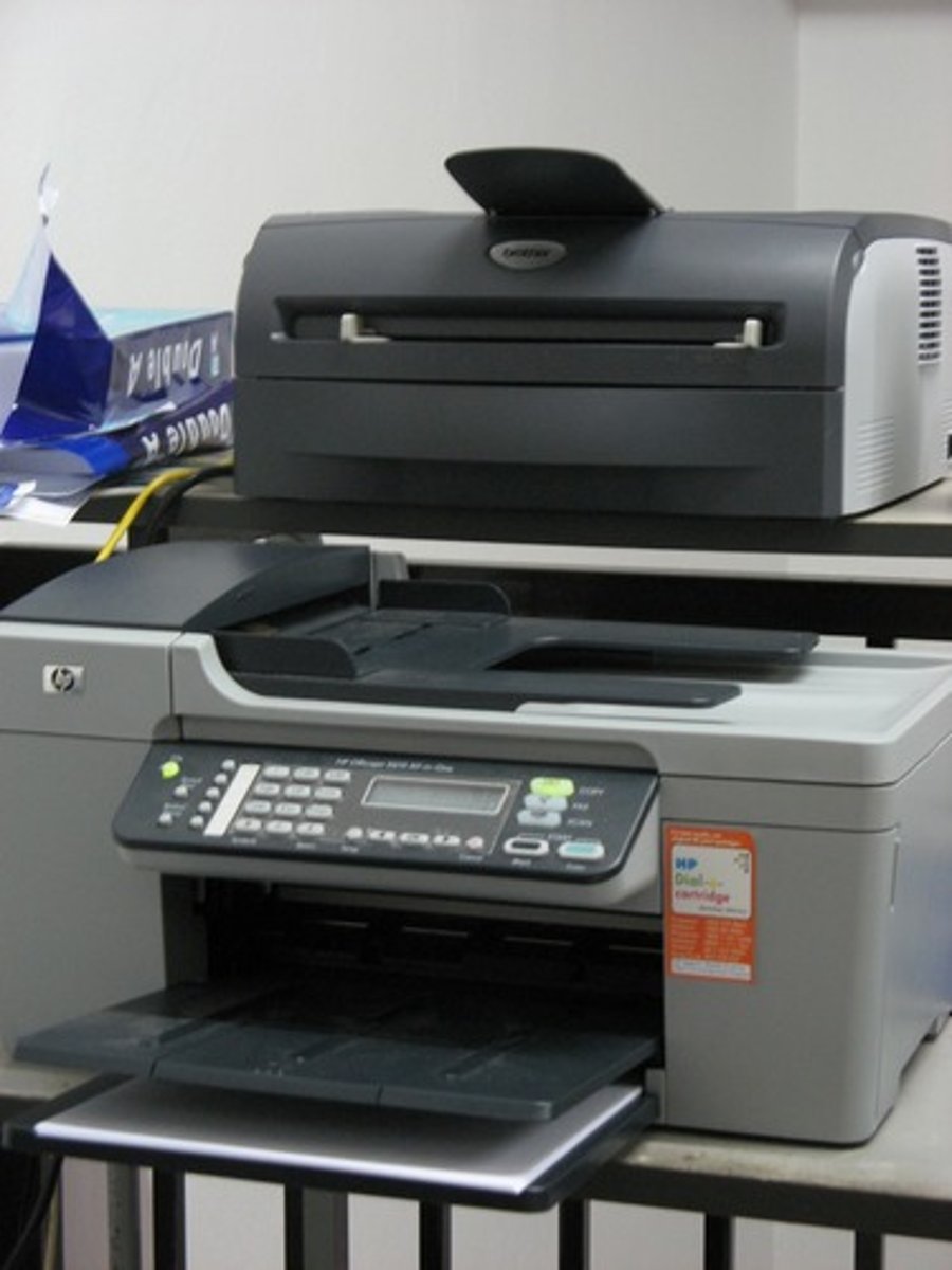 <p>uses a toner cartridge filled with fine powder and a heated fuser</p>