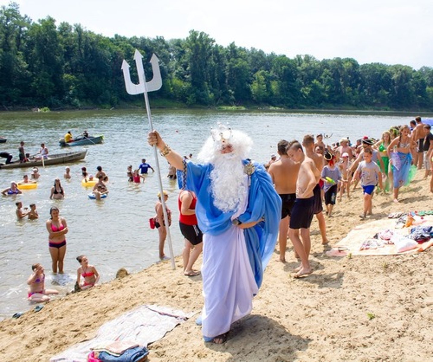 <p>The festival of the sea, which happens in July, lasts four days.</p>