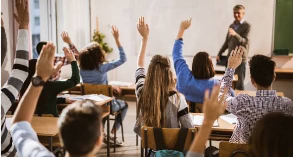 <p>yo era</p><p>Yo era estudiante en la escuela </p>