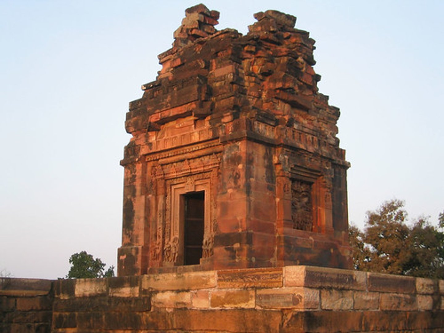 <p>a four-sided sloping tower on nargara temples.</p>