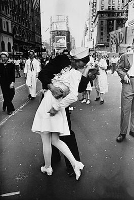 <p>The Iconic V-J Day in Times Square (1945)</p>