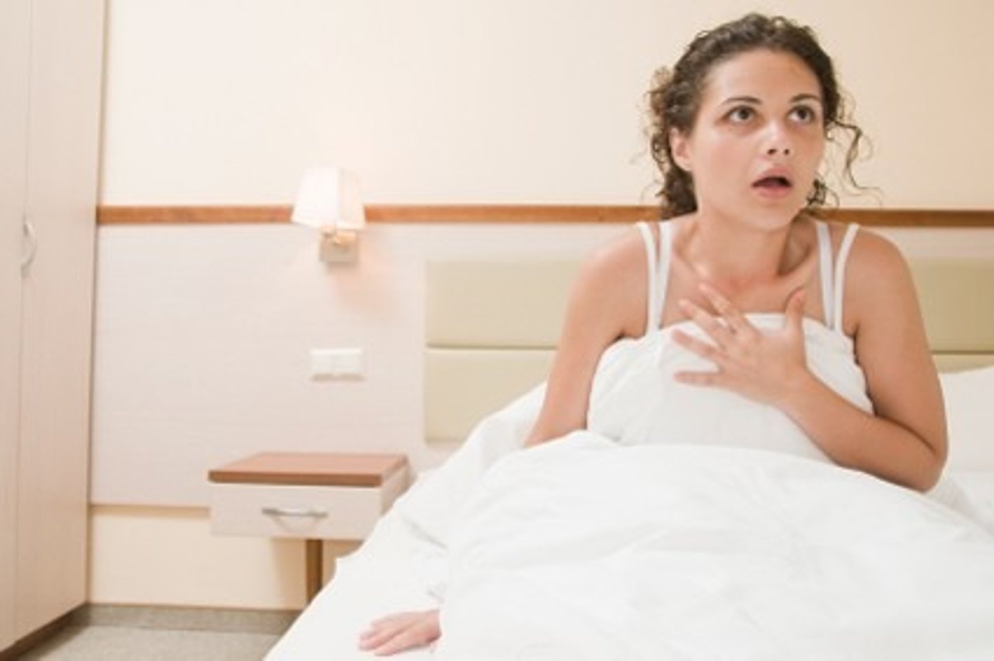 <p>to regain one's senses, wake up</p>