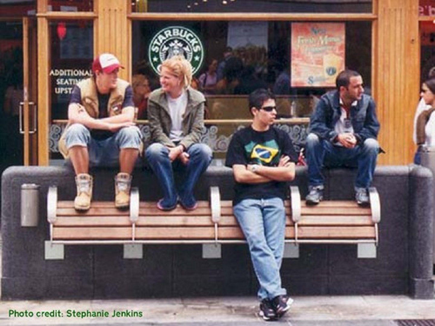 <p>waiting around with the intention of causing trouble: lảng vảng</p><p>ex: he was pulled in by the police for loitering with intents, but the reality is that he was simply and innocently pasing the time watching the passer-by go about their daily business.</p>