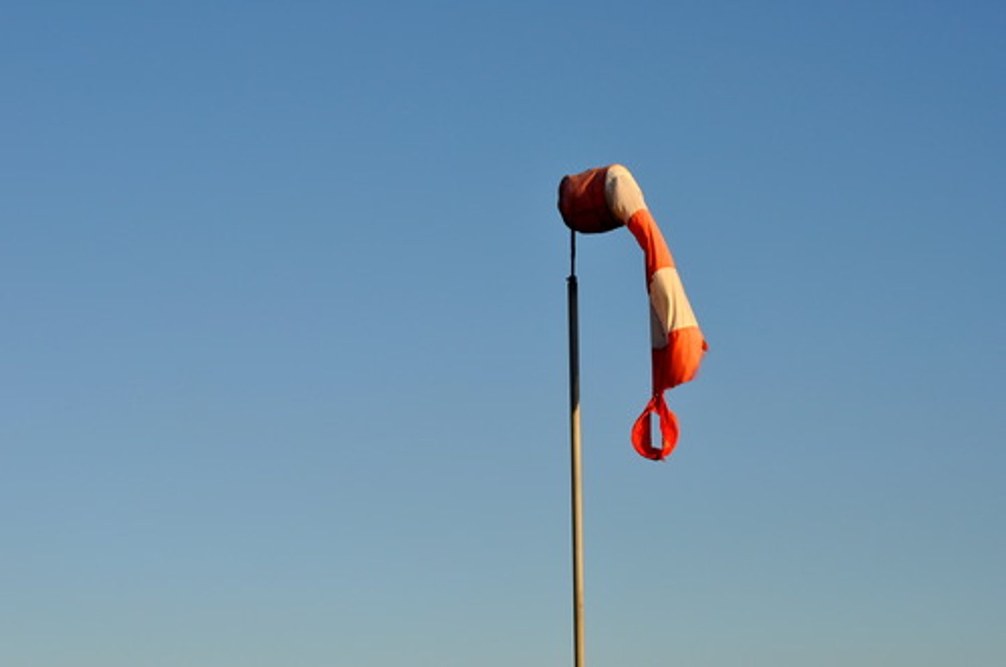 <p>безвітряно</p>