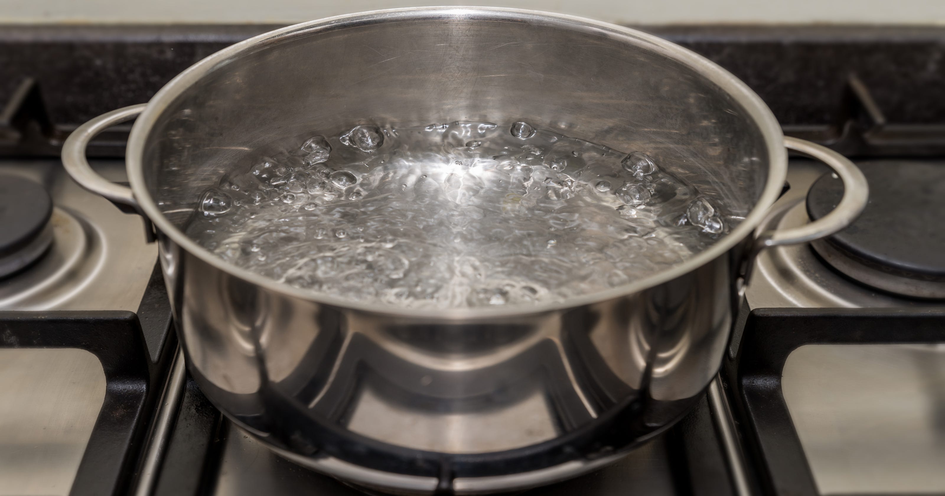 <p><span>to </span>reach<span>, or </span>cause<span> something to </span>reach<span>, the </span>temperature<span> at which a </span>liquid<span> </span>starts<span> to </span>turn<span> into a </span>gas</p>