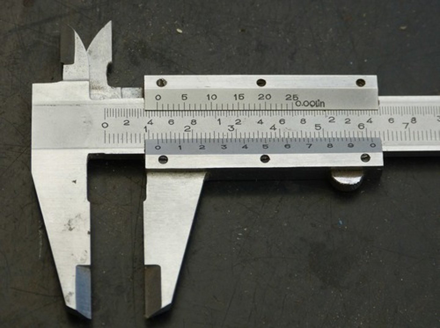 <p>To precisely measure internal and external dimensions, ANY materials.</p>