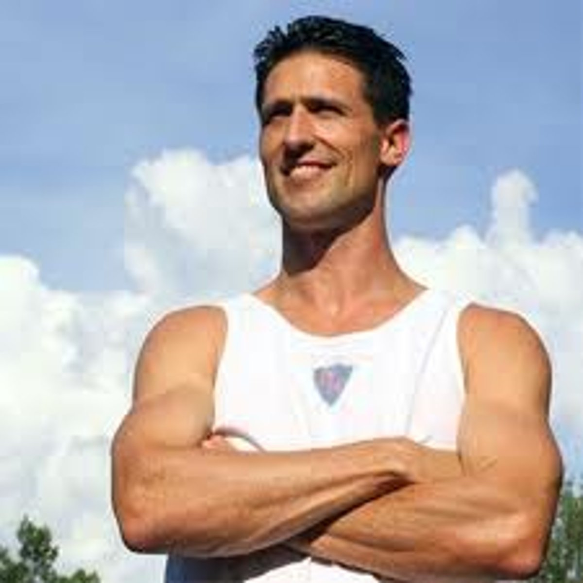 <p>добре збудований, гарної статури</p>