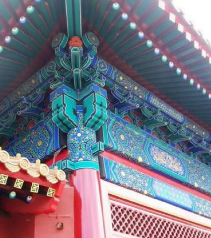 <p>interlocking bracket system used in traditional Chinese construction to support roof beams</p><p>both structural and decorative purpose</p>