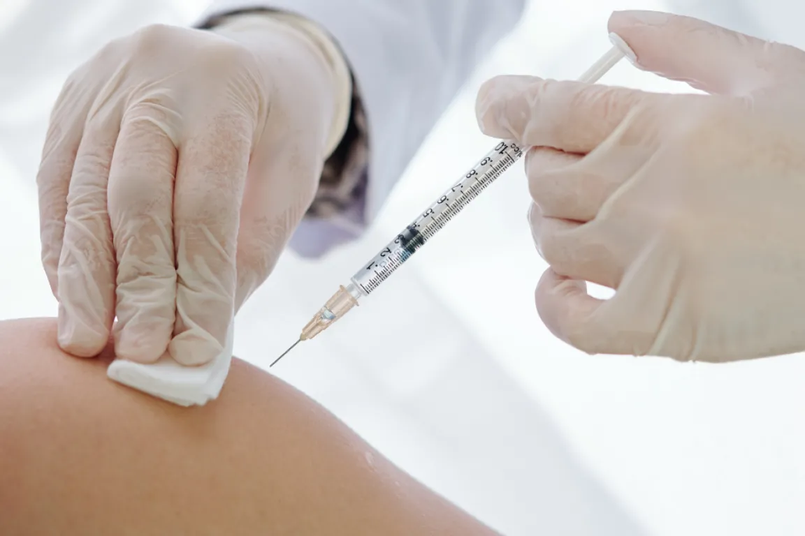 <p>verminderen van vruchtbaarheid (hormonaal)</p><ul><li><p>de prikpil</p></li></ul><p></p>