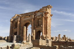 <p>Arch of Trajan at Timgad</p>