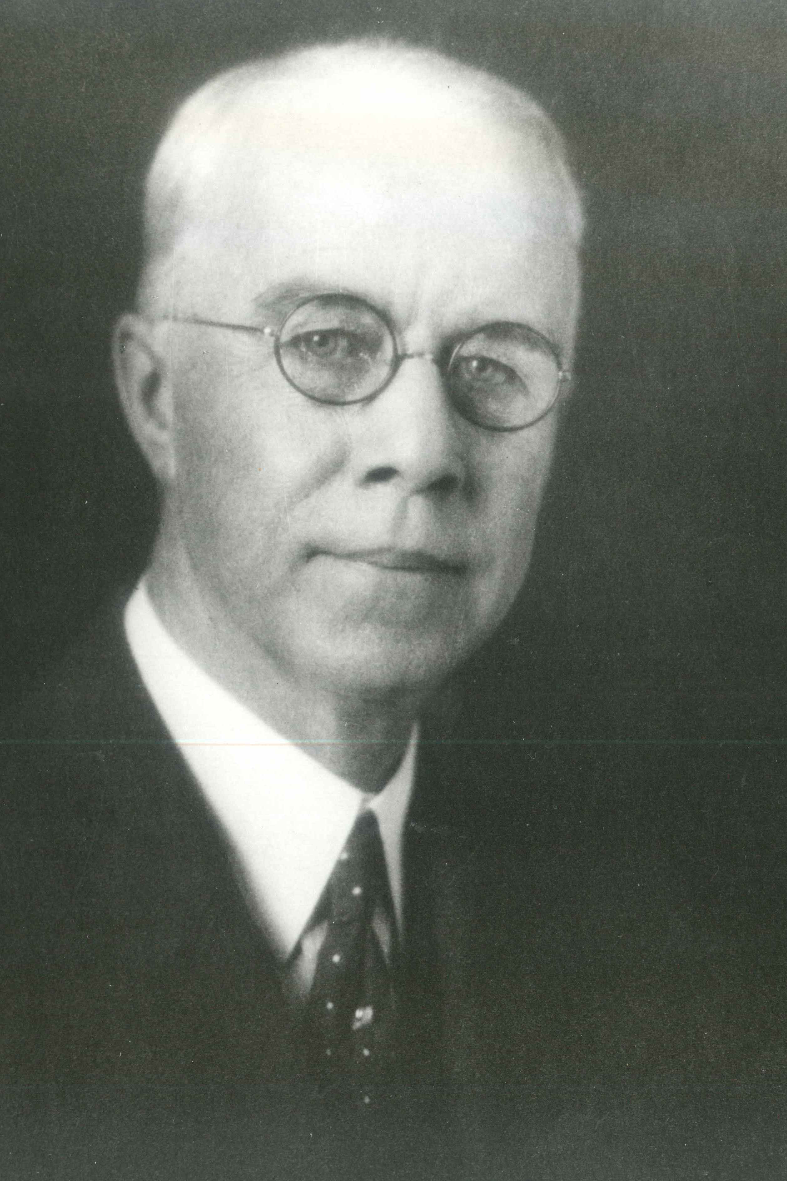 <ul><li><p>I am a good friend of George Barton.</p></li><li><p>I’m an architect and teacher</p></li><li><p>I established a presence for OT in vocational rehab and tuberculosis treatment.</p></li><li><p>I was appointed vocational secretary of the Canadian Military Hospitals Commission.</p></li><li><p>I developed a system of vocational rehab for disabled Canadian veterans of World War I, constructing institutions for individuals with physical disabilities.</p></li><li><p>I included workshops for OT there.</p></li><li><p>I encouraged OTs to capitalise on USA’s Vocational Rehabilitation Act passed in 1920.</p></li><li><p>I became interested in tuberculosis, after seeing young World War I disabled men having this disease.</p></li><li><p>I designed hospitals in Canada and USA for treating TB patients.</p></li></ul><p></p>