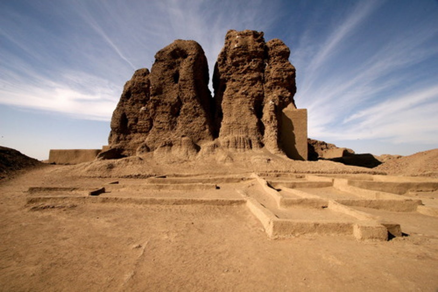<p>-largest mudbrick structure in Africa</p>