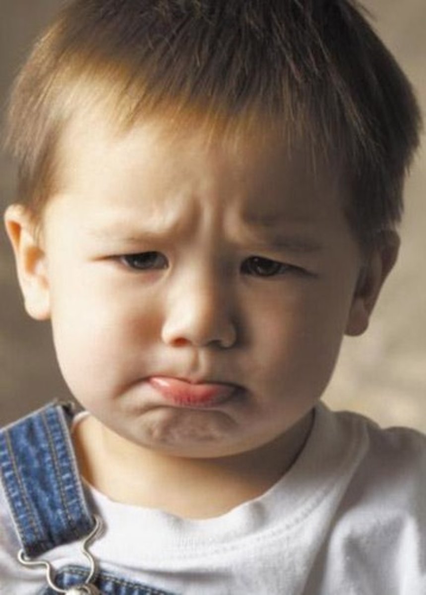 <p>a facial expression where you wrinkle your forehead and bring your eyebrows together, often because you're not happy, worried, or thinking hard.</p>