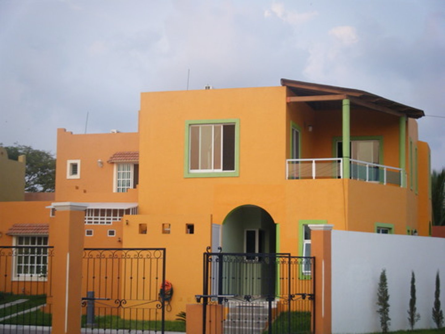 <p>chalet</p><p>(on-the-ground houses with one or more floors and a surrounding space that can either be a garden or a yard, or both)</p>