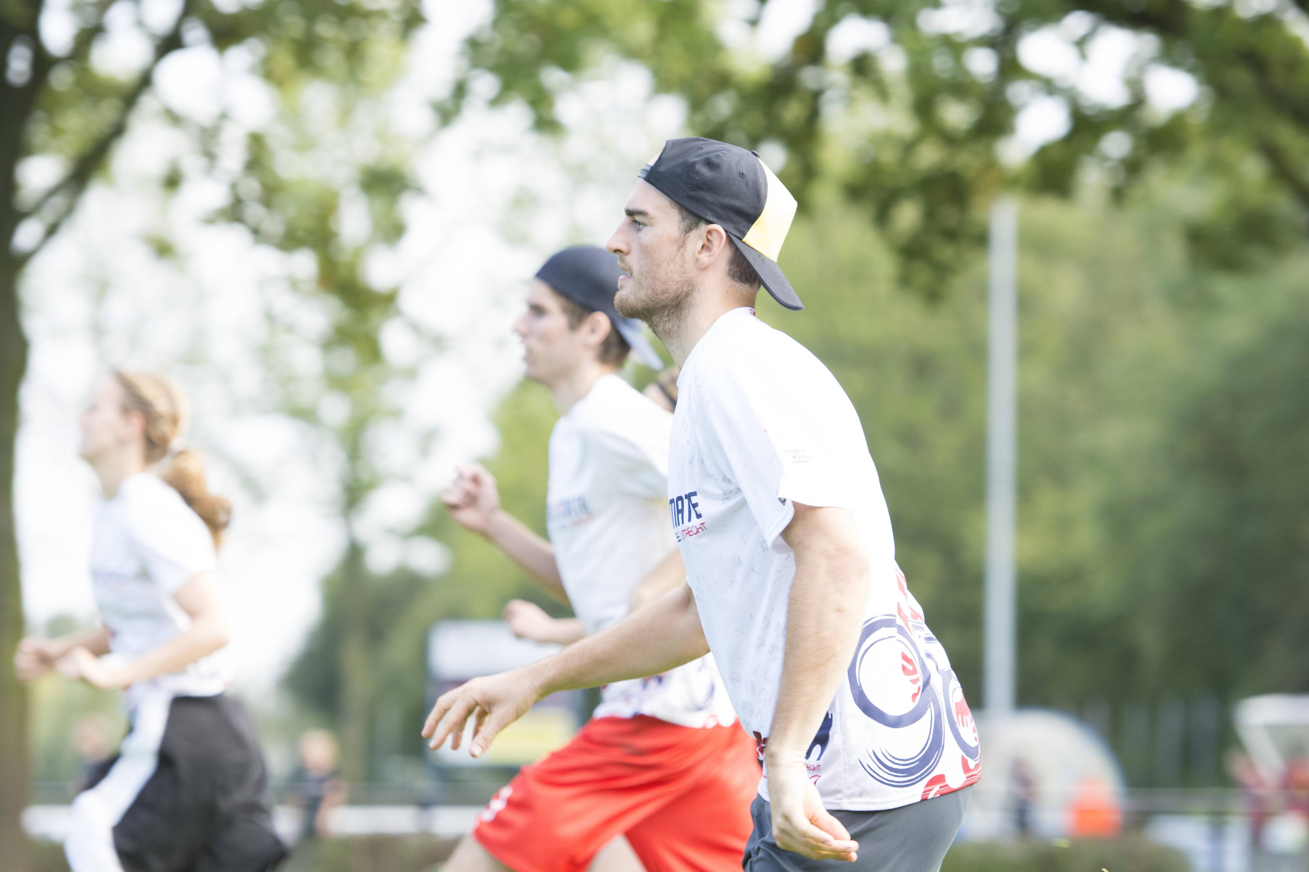 <p>Photo is too bright due to too much light; details in highlights are lost</p>