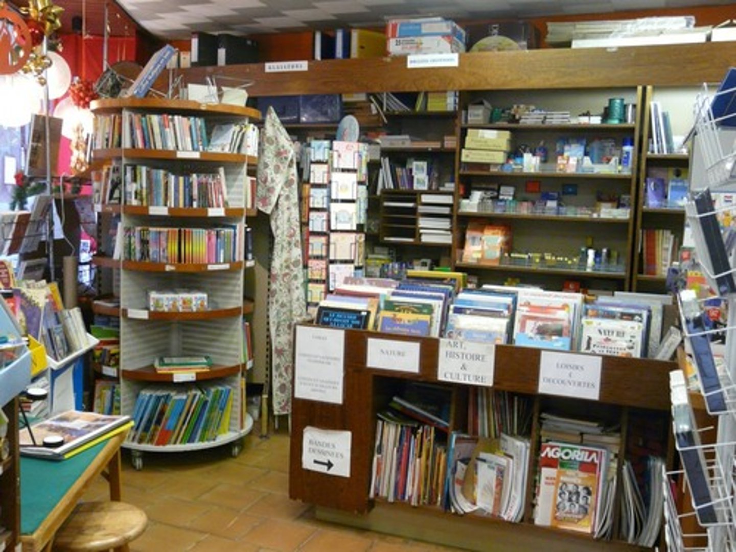 <p>la librairie</p>