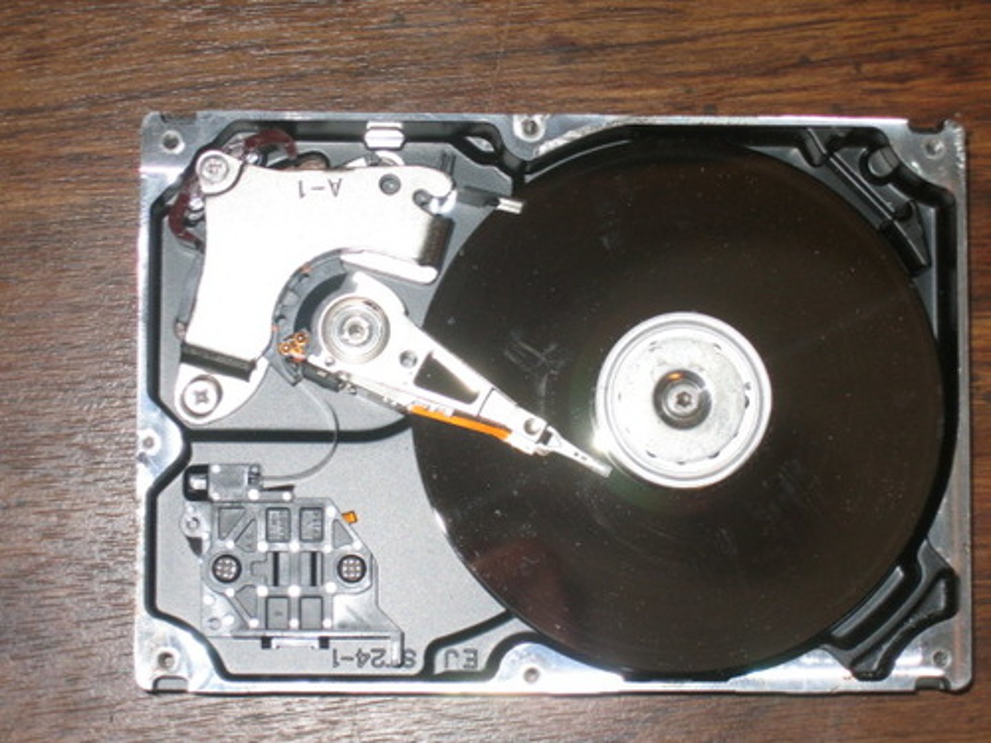 <p>A storage medium for digital data which can hold more information and can be accessed faster than a floppy disk.</p>
