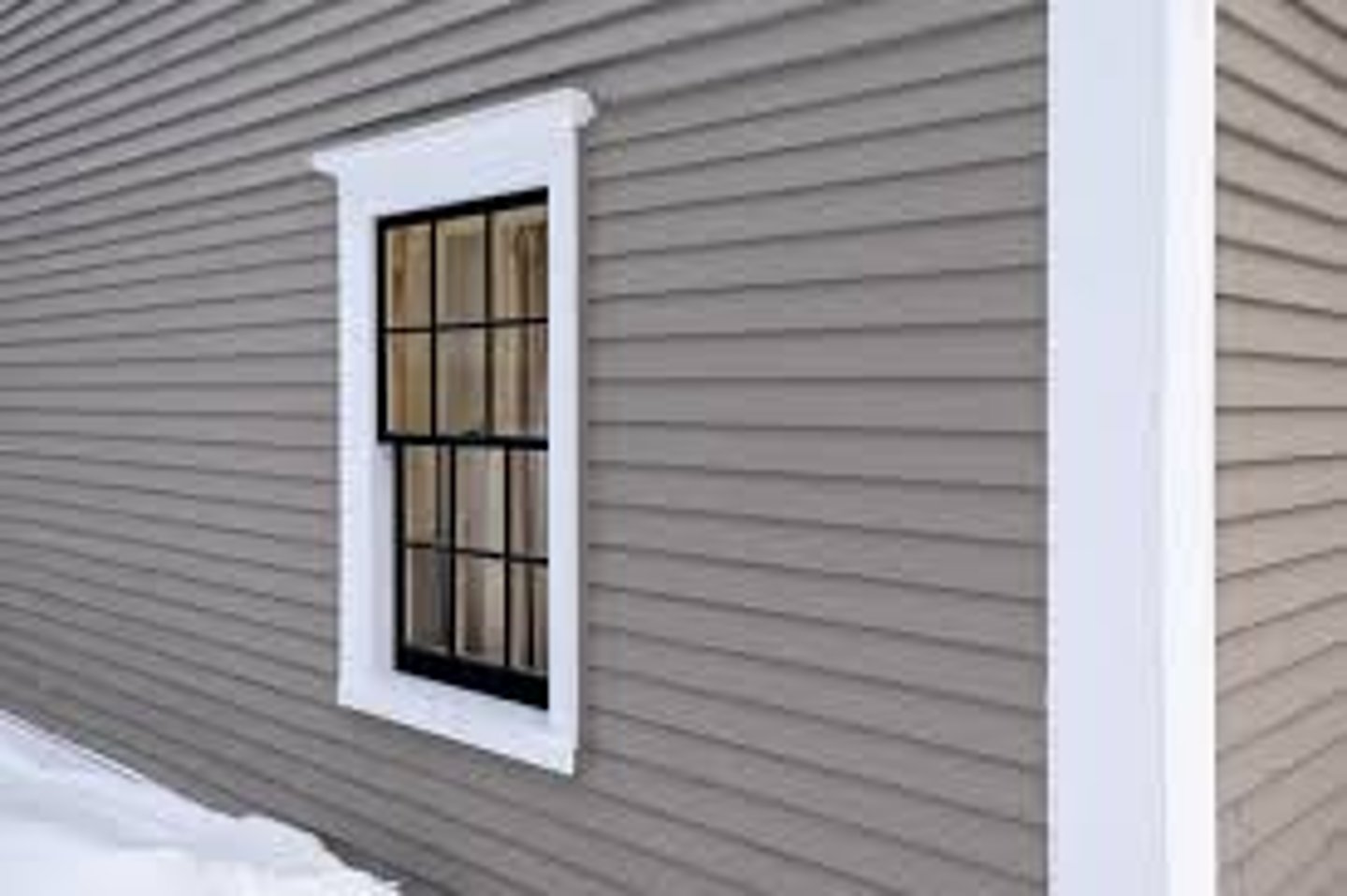 <p>Wood siding laid horizontally</p><p>Common in the colonies 17th and 18th centuries and still common today. Associated with many styles found in the United States</p>