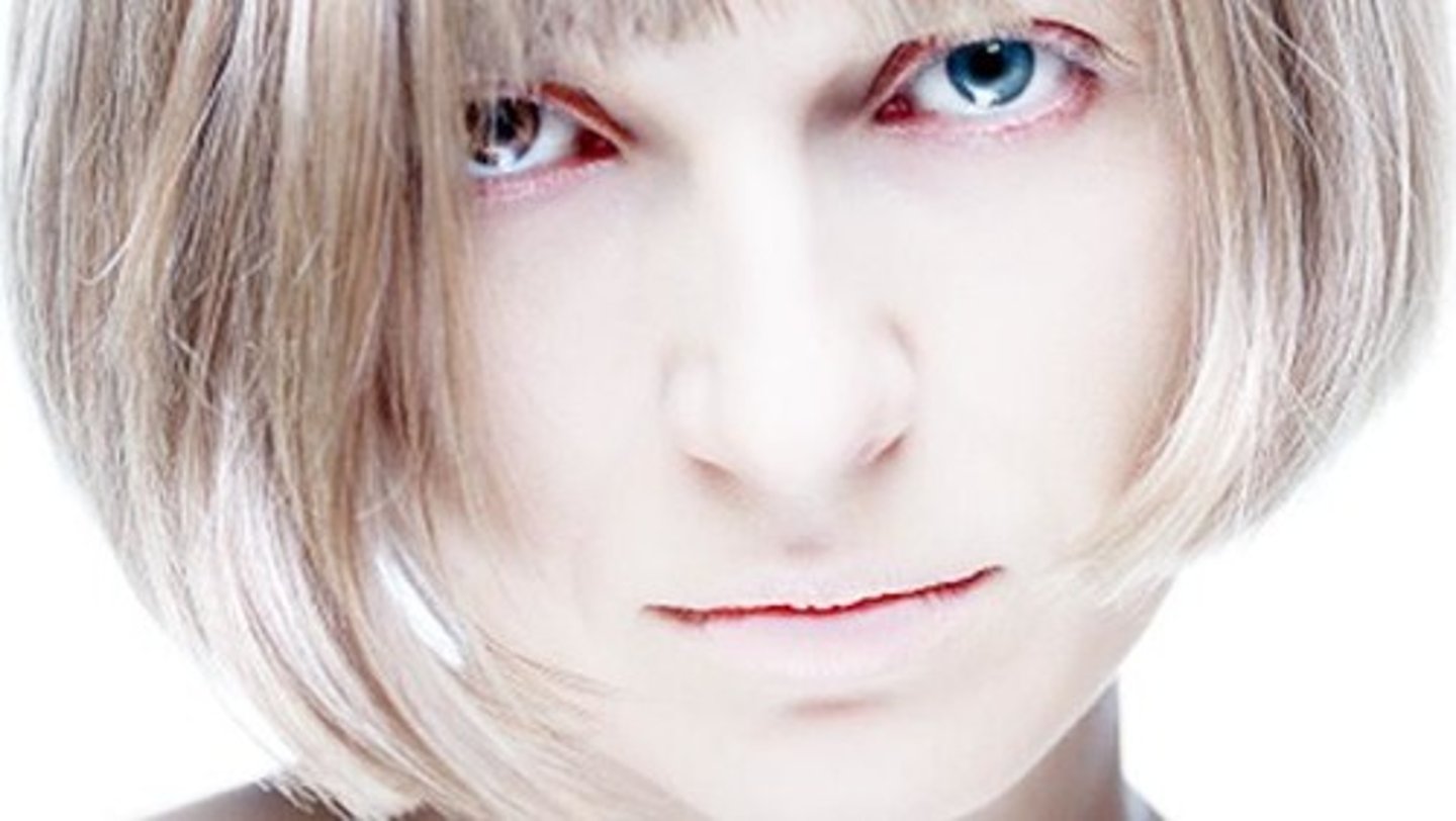 <p>used to describe a person's face or skin if it has less color than usual, for example when the person is or ill or frightened, or if it has less color than people generally have:</p><p>"You're looking pale, are you feeling well?"</p>