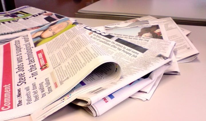 <p>A daily or weekly publication of current events.</p>