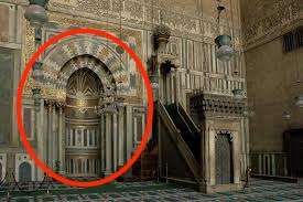 <p>The circled feature of the Sultan Hasan Madrasa-Mausoleum -Mosque Complex is known as the ___. </p>