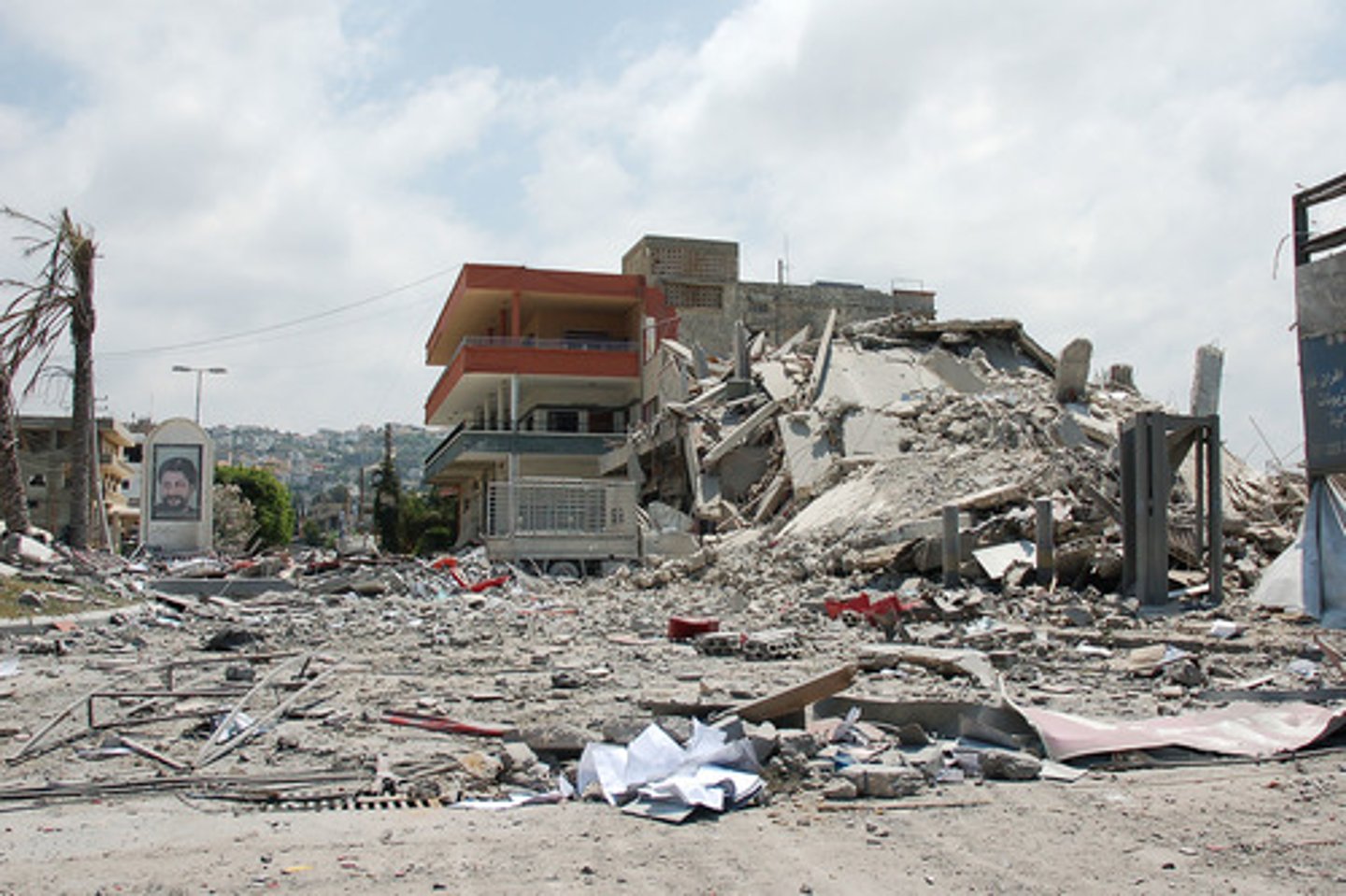 <p>to destroy completely</p>