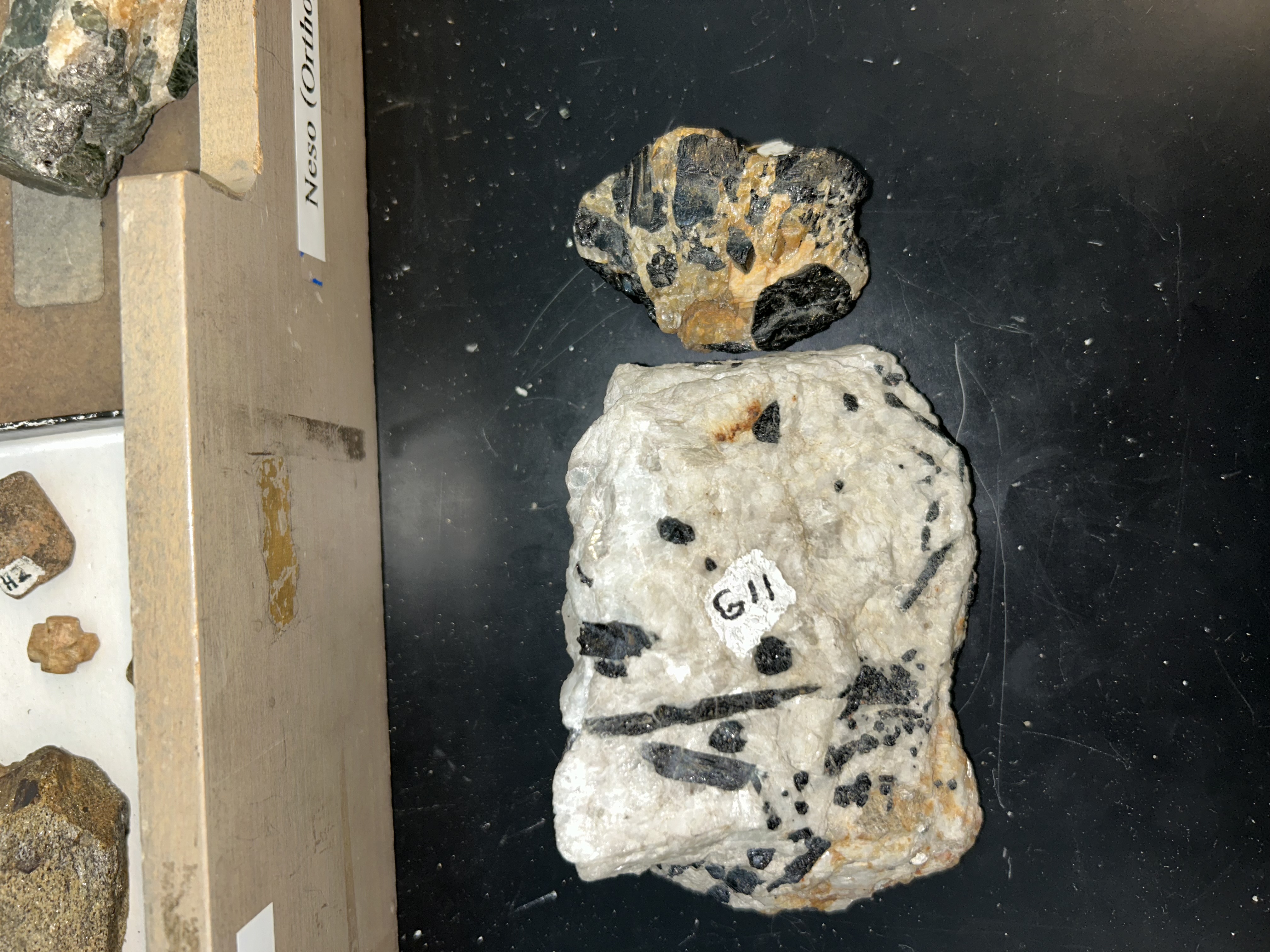 <p>columnar crystals</p><p>dark green/black</p>