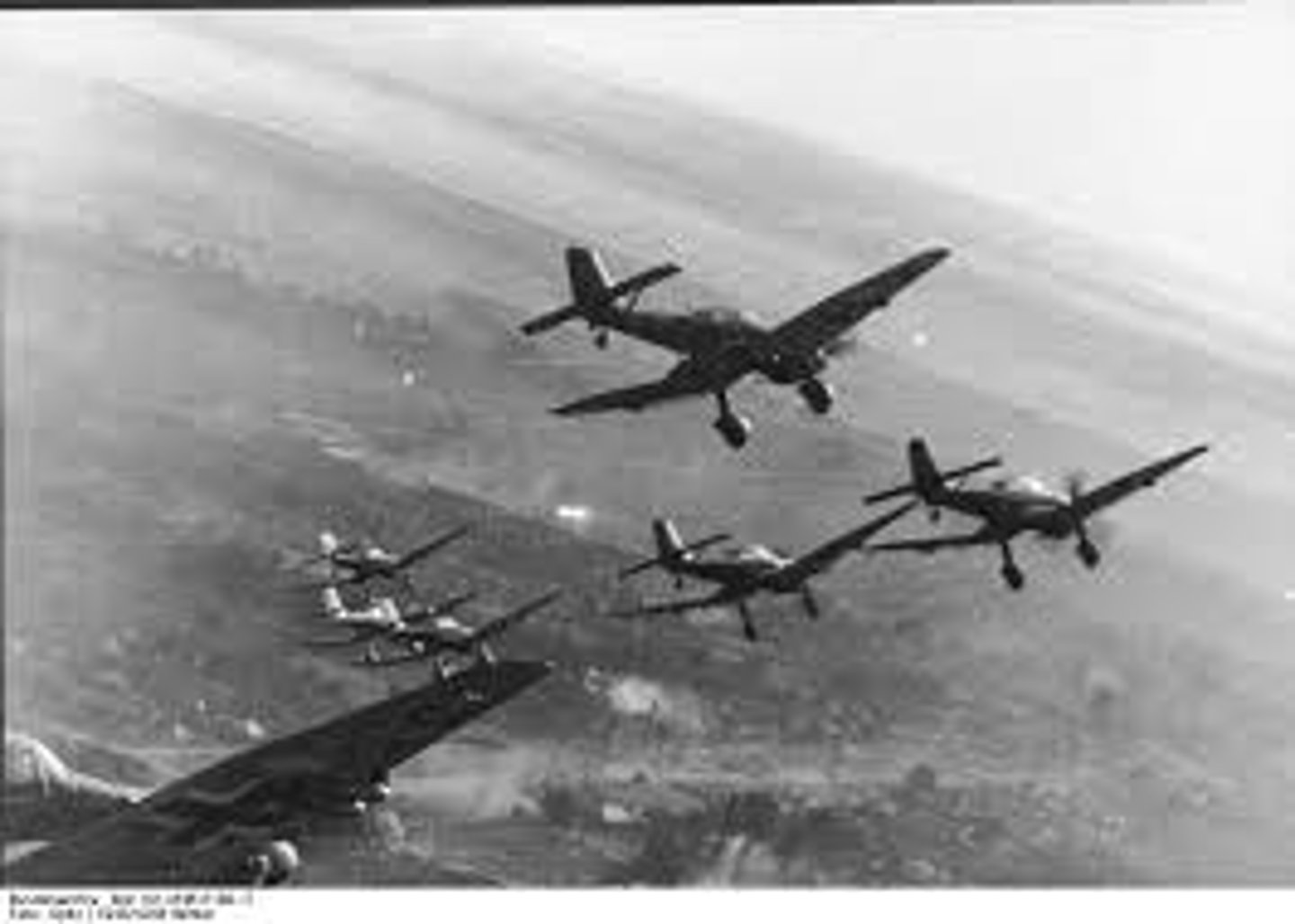 <p>a military attack that is swift &amp; fierce</p>