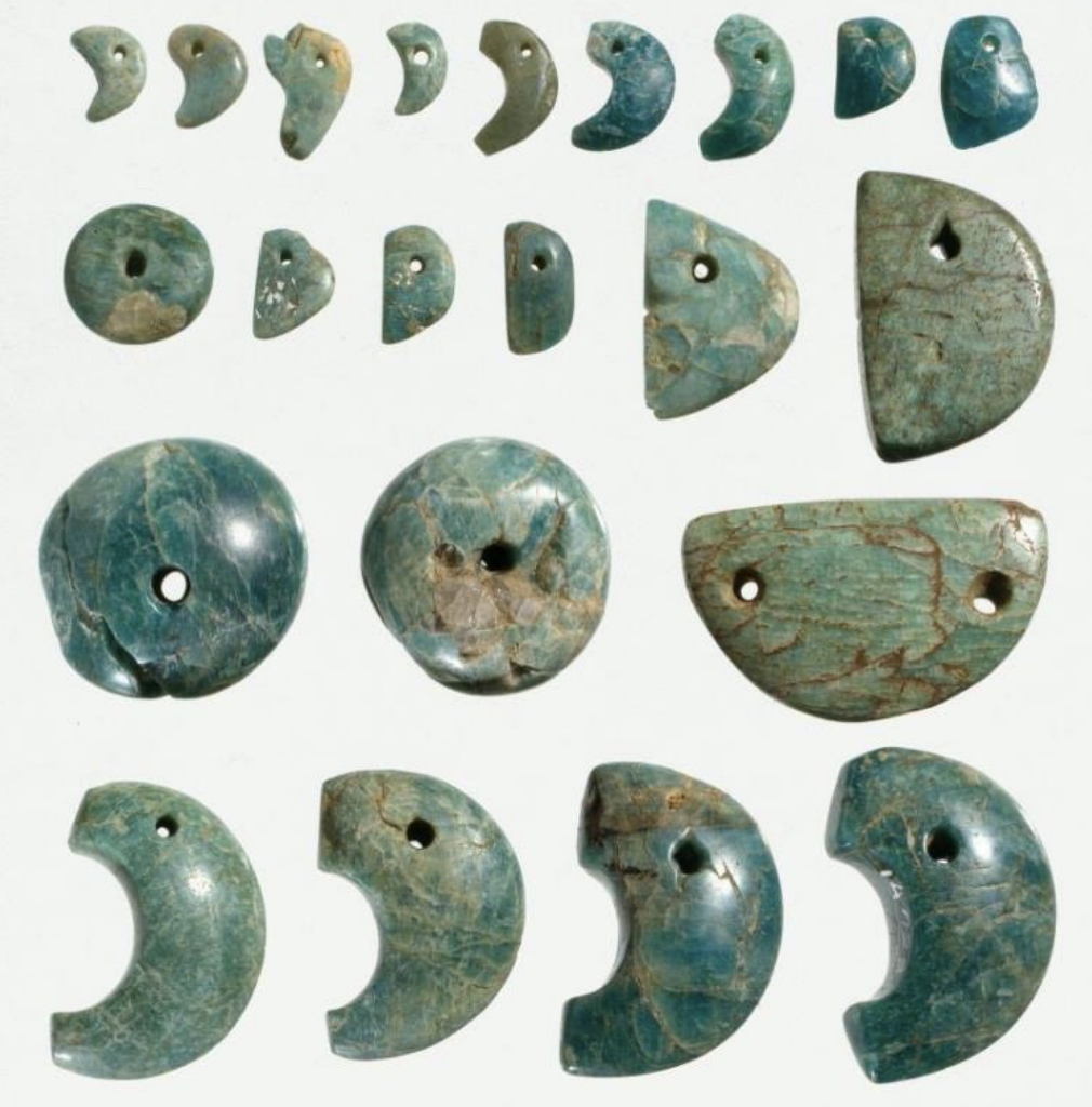 <p>Time: From Bronze Age (1000 BCE - 300 BCE) to late 6th century<br>Found: Siberia and Northeast Asia<br>Korea - Daejeon, South Chungcheong (대전, 충청남도)</p><p>These artifacts are made of Jade and characterized by their unique comma shape. The composition of jade does not change over time, thus, the Chinese would use it for burials because of its believed powers for elite people. </p>