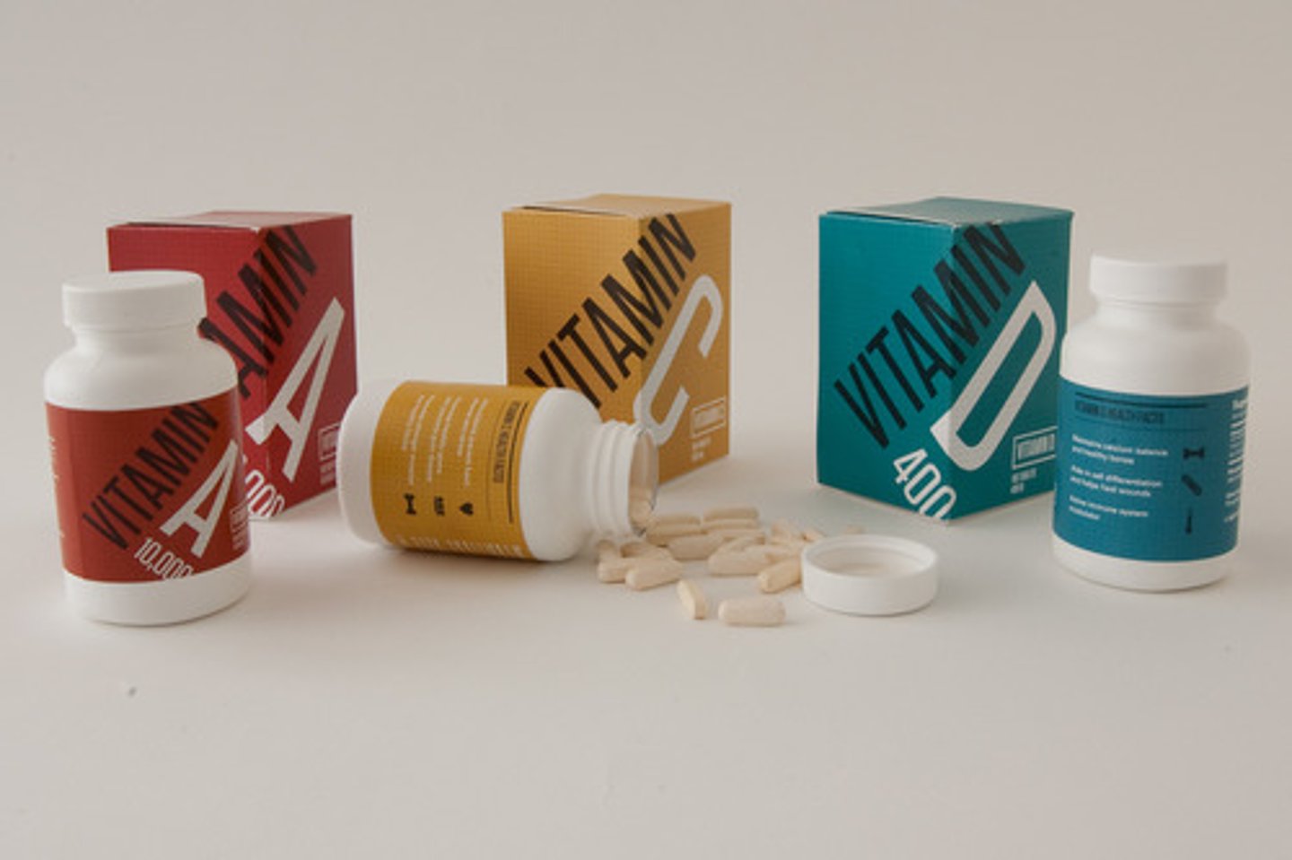 <p>minimizes neonatal hemorrhage</p>