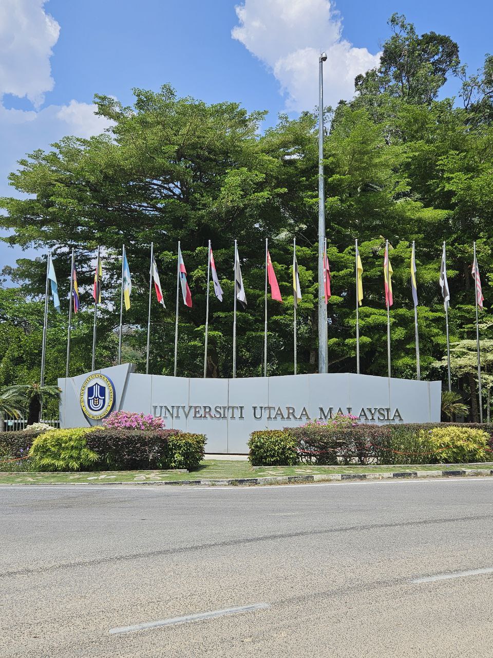 <p><em>Universiti.</em></p>