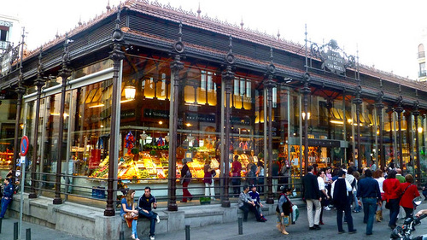 <p>A traditional market</p>