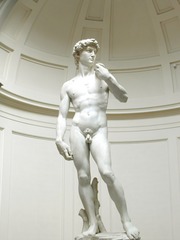 <p>A style of Greek sculpture where people are depicted standing and leaning so that the person&apos;s weight is being put on one side. People are depicted with their bodies curved like an &quot;S&quot;</p>