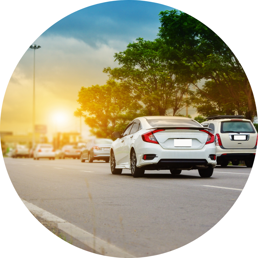 <p><strong>to move</strong><br><br>Сars are honking as they navigate through the busy streets.</p>