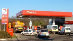 <p>A gas station</p>