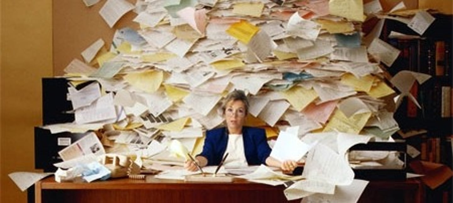 <p>not having enough workers</p><p>(thiếu nhân lực)</p><p>=short-staffed (thiếu người)</p><p>&gt;</p>