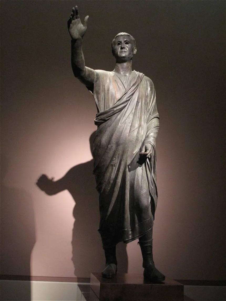 <p>Orator Gesture, raised hand commands attention</p><p>Marks Etruscan assimilation to Rome</p><p>Transition into Verism</p>