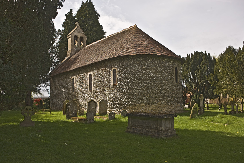 <ul><li><p>england </p></li><li><p>roman anglaise de style normand</p></li><li><p>built silex et gravats 1175</p></li><li><p>cellule unique (sigle room) a abside </p></li></ul><p></p>