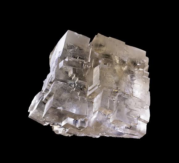 <p>Mineral habit that displays faces meeting at 90-degree angles due to underlying crysta structure</p>