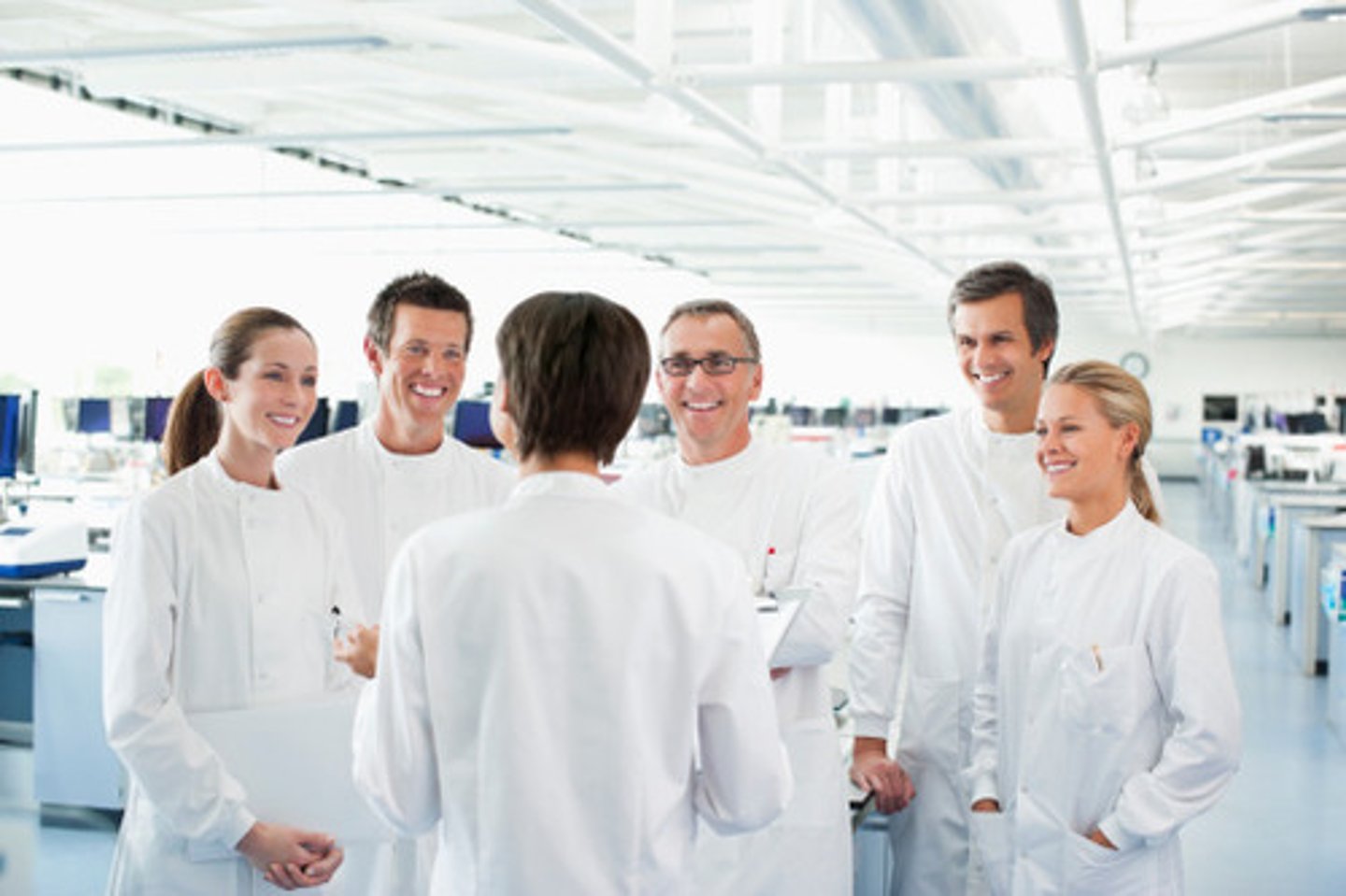 <p>to bring people together for a meeting, assembly, or gathering, or for people to come together for such a purpose.<br><br>"Congress will convene next week to debate the proposed legislation."</p>