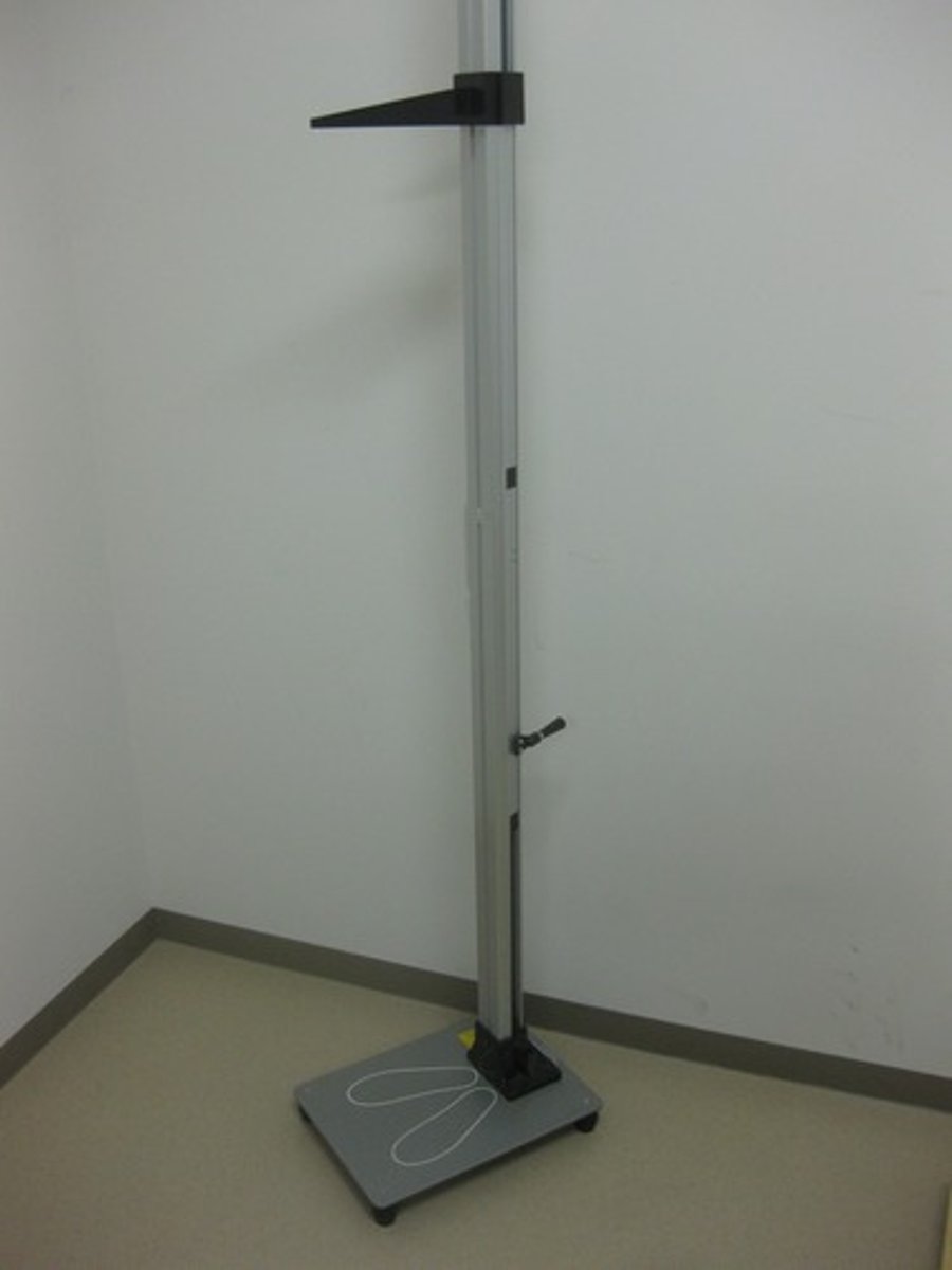 <p>Cân y tế - dùng để cân bệnh nhân. (He stepped on the medical scale - Anh ấy bước lên cân y tế.)</p>