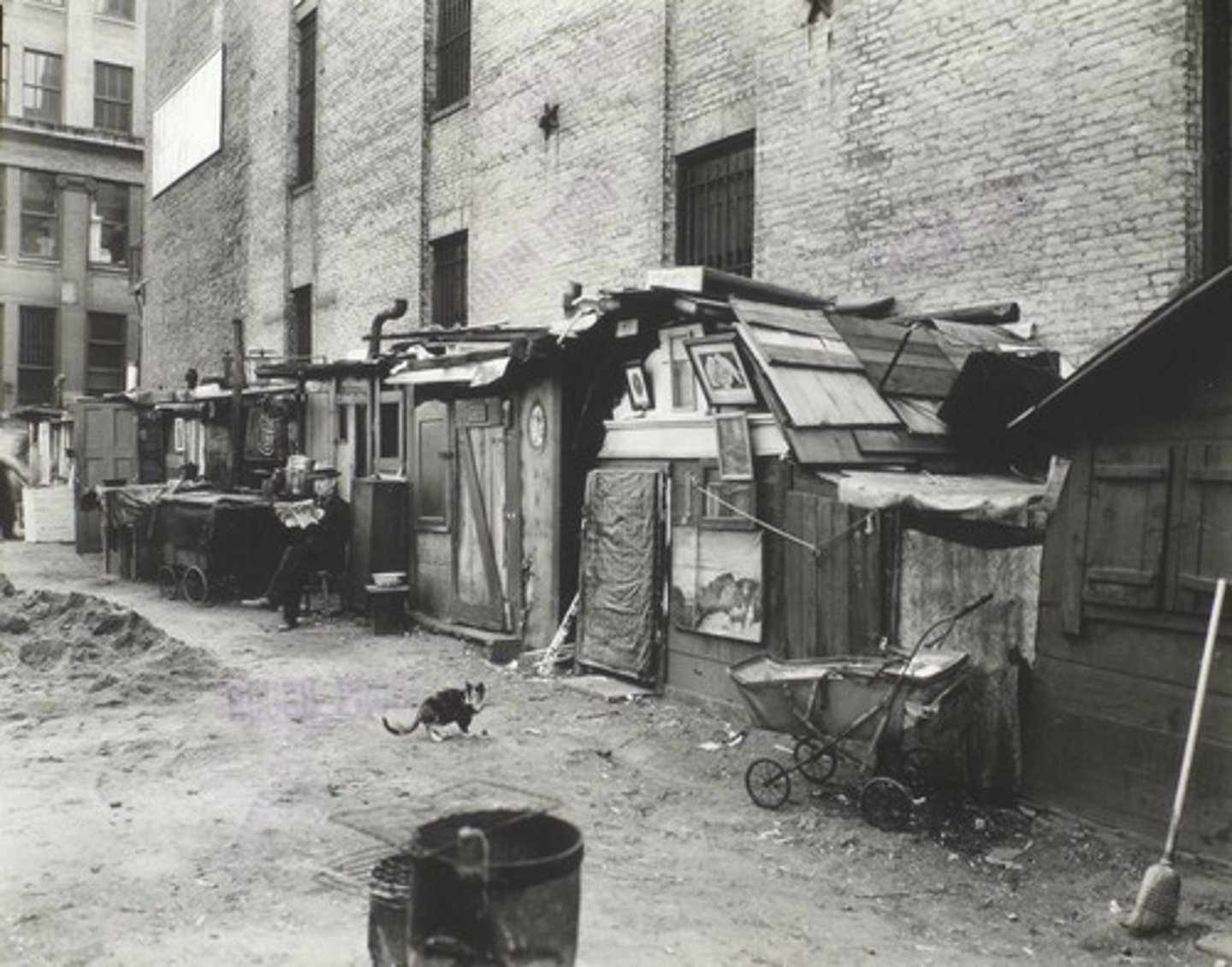<p>a building occupied by people living in it without the legal right to do so</p><p>They're living in a damp s____ with no electricity.</p>