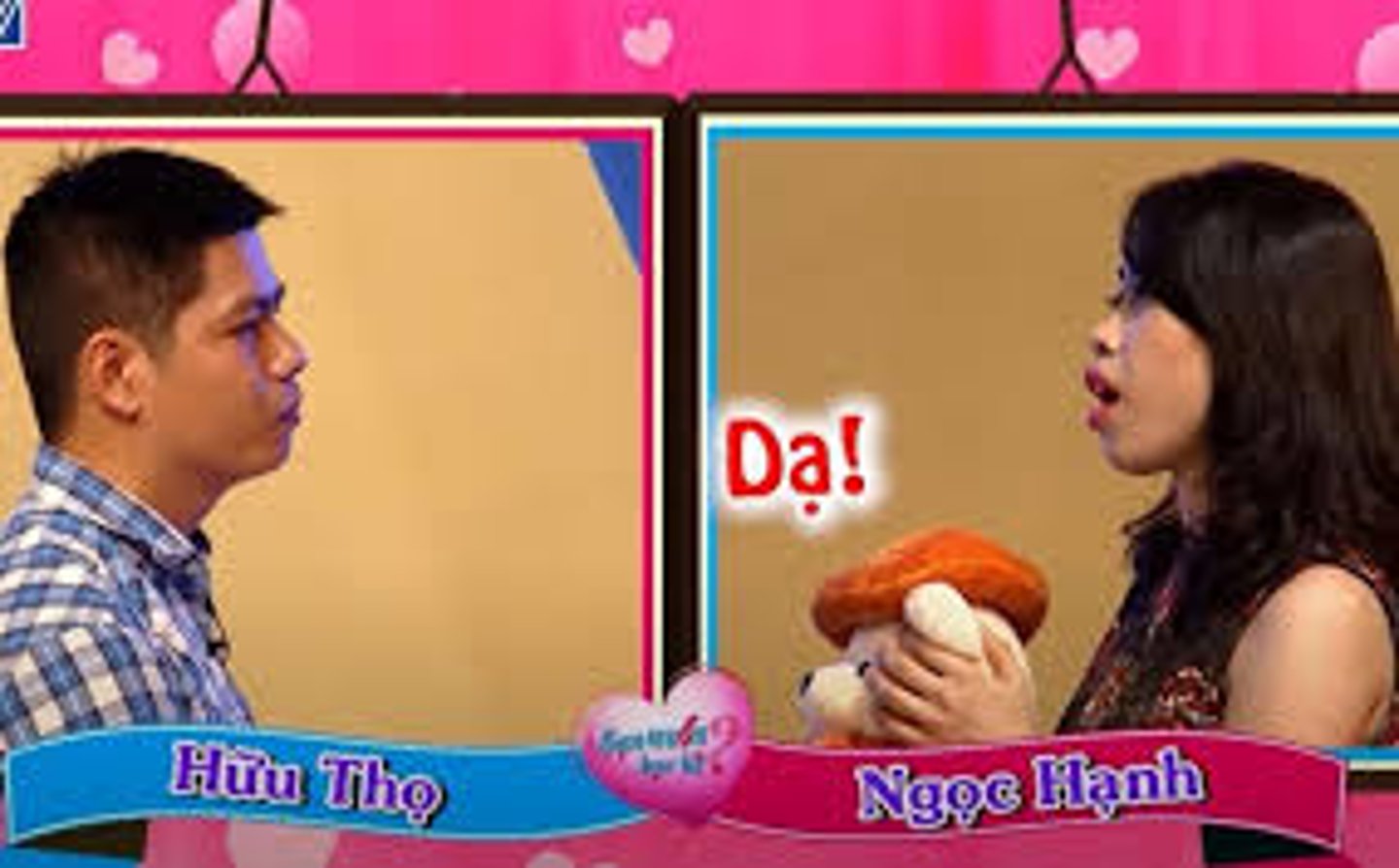 <p>hẹn hò với/ đi chơi với</p>