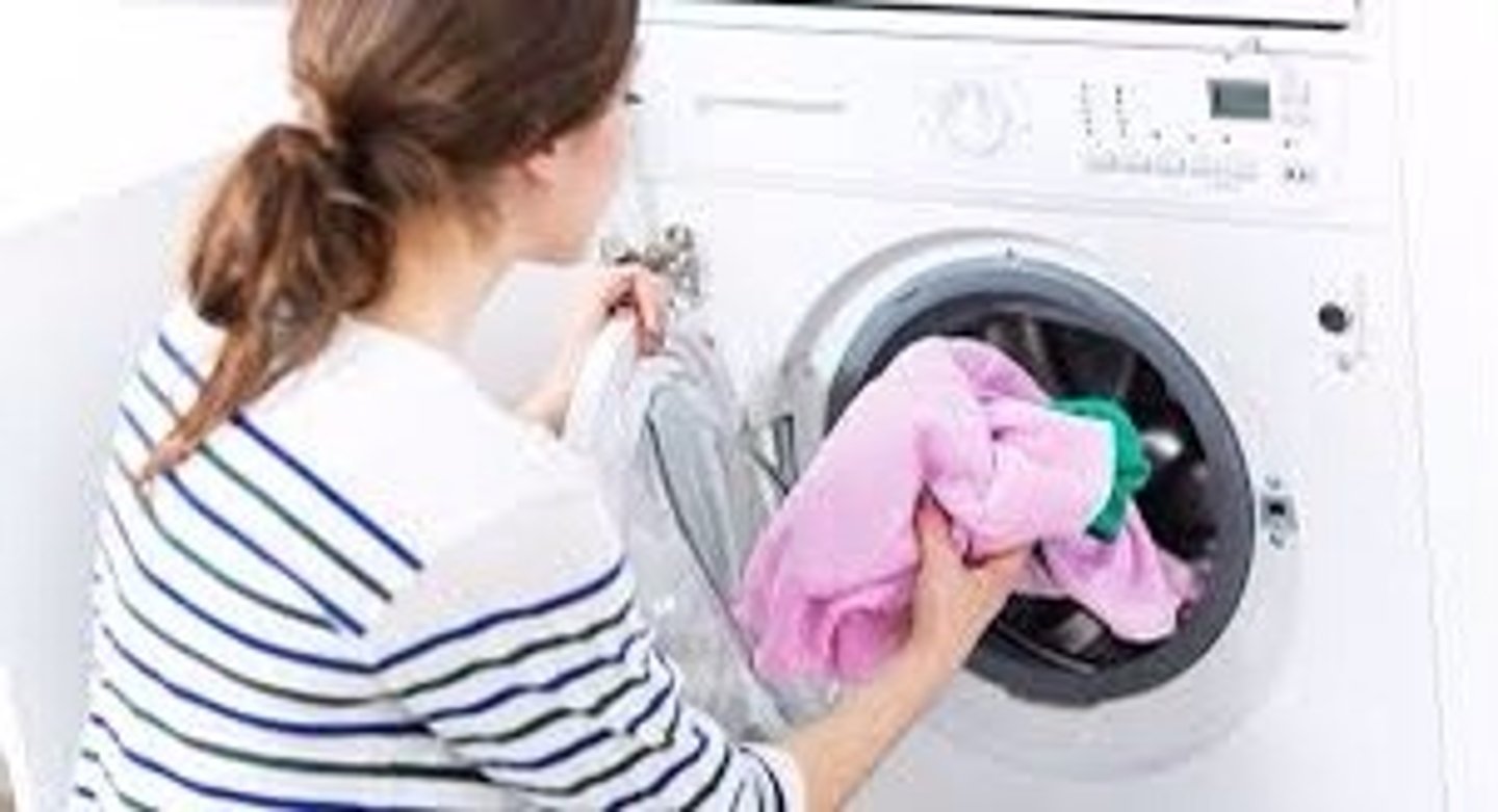 <p>to wash the clothes</p>