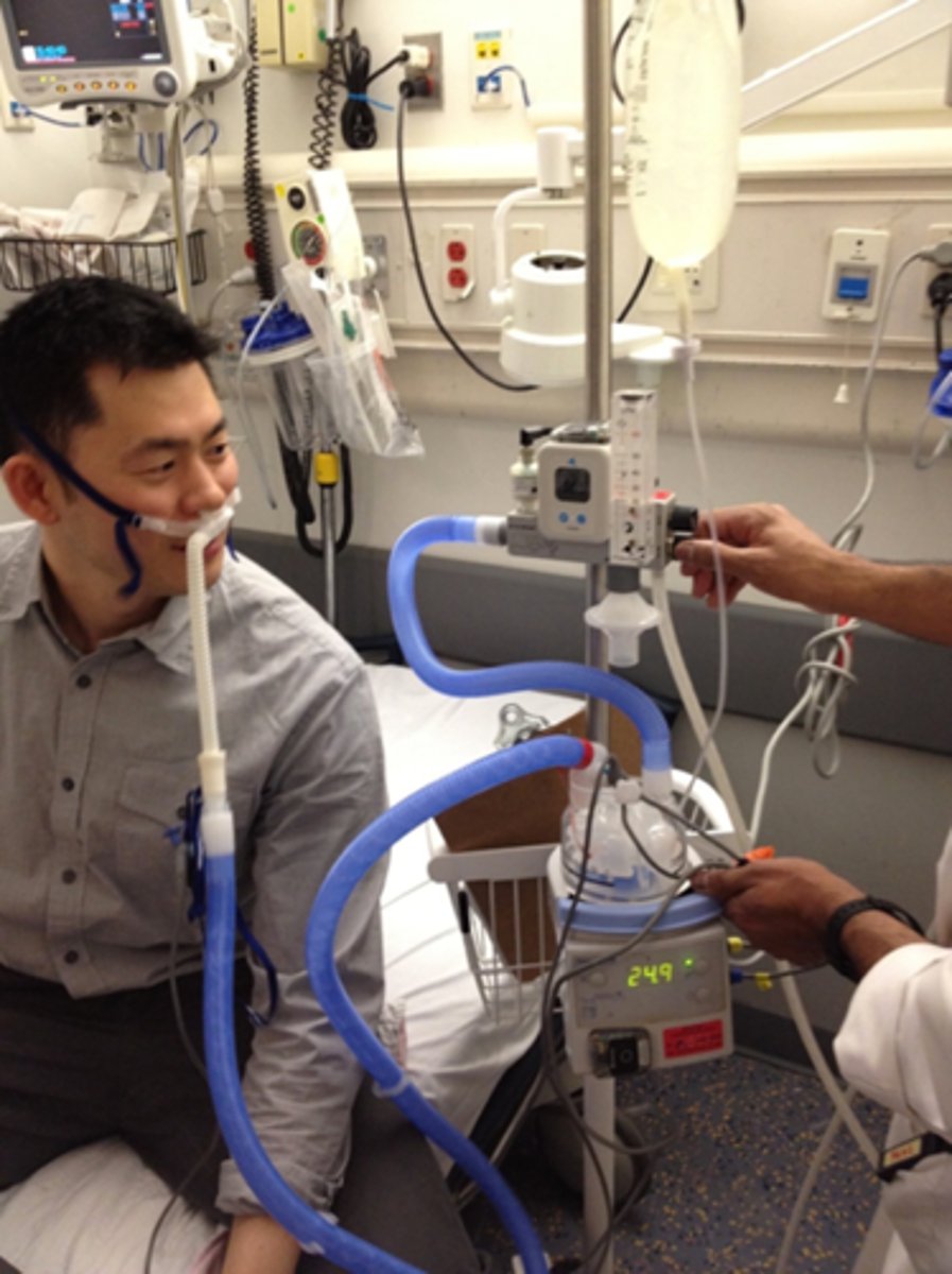 <p>Provides 25-60L/min of O2</p><p>Machine gets wall source of air</p>