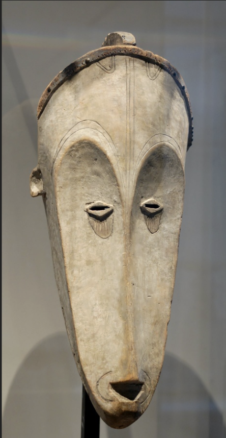 <p><span>Fang mask used for the ngil ceremony, used as inspiration for Demoiselles d’Avignon</span></p>